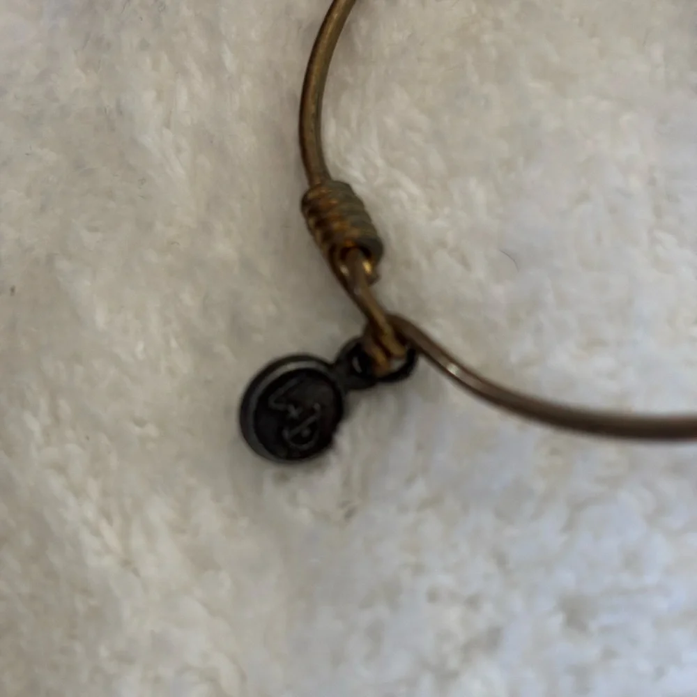 Luca & Danni wire wrap bracelet with crystal disc detail - Picture 3 of 4